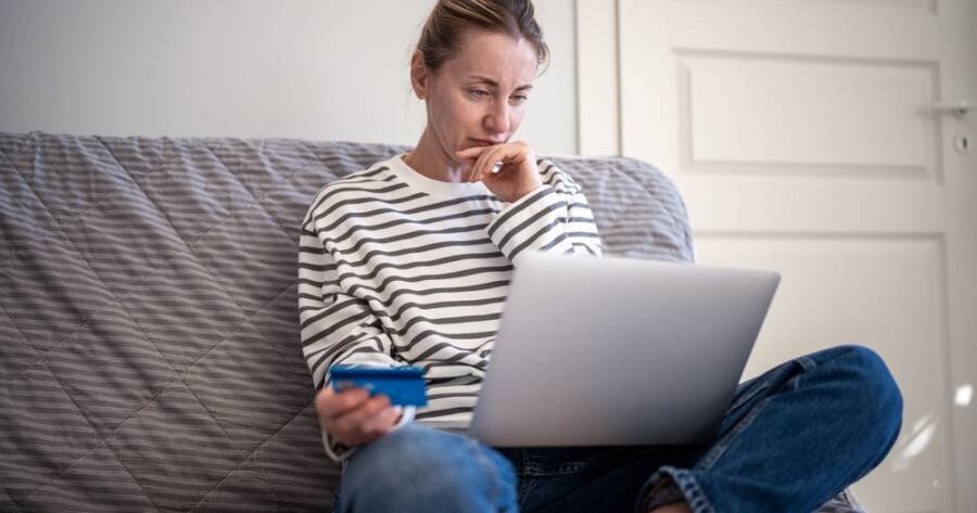 6 Minimalist Shopping Habits That Save Money Every Month